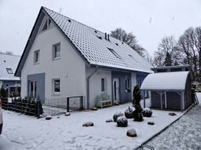 die Fu&szlig;stapfen sind von uns ...